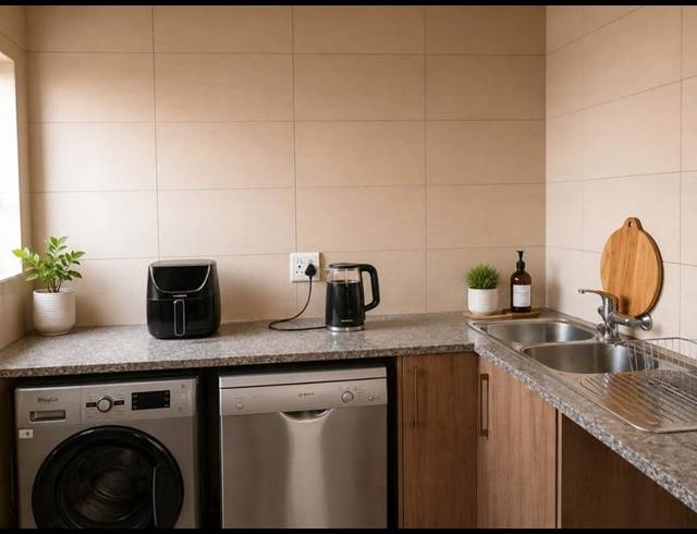 3 BEDROOM TOWNHOUSE FOR SALE IN THATCHFIELD